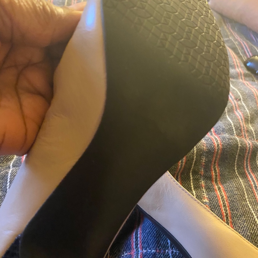 Shoes - Picture 5 of 6